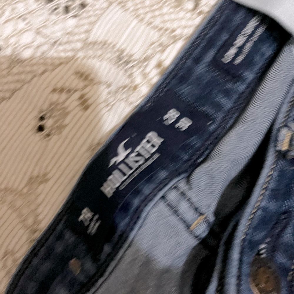 Hollisyer skinny jeans Sz 7, dark washed fishers. Gently worn